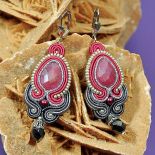 Kolczyki wykonane techniką soutache.