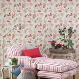 Kolekcja Birmingham, tkaniny Fresa, fotel w cenie 4960 zł, puf za 2500 zł.