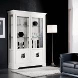 Kolekcja Classico. Witryna Sabina firmy Giaretta. Cena - od 9900 zł. MEBELLA