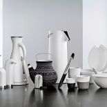 Kolekcja Eva Solo: termos z pompką, 350 zł, kubek do cafe lungo, 88 zł/2 szt. FABRYKA FORM