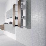 Kolekcja Infinity kosztuje ok. 10 000 zł. Meble zrobione są z płyty MDF i fornirowane orzechem. ANICAR