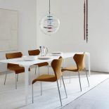 Kolekcja Link z włoskiej fabryki B B Italia. Stół zrobiony jest z naturalnych włókien mineralnych. Kosztuje 24 000 zł.