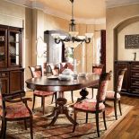 Kolekcja Lux: rozkładany stół Longer - 3700 zł, krzesło Bello - 870 zł, kredens - 4240 zł. MEBLONOWAK