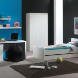 Kolekcję Lara zaprojektowano zgodnie z najnowszymi trendami designu. Meble są subtelne, a jednocześnie solidne i