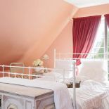 Kolor do sypialni został wybrany bez konsultacji z architektką wnętrz.