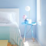 Kolor w sypialni: aranżacja w błękitach z palety Color Trends 2020 marki Benjamin Moore