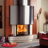 Kominek I 600 Panorama z powodzeniem ogrzeje nawet 200 m2. Ma stalowo-żeliwny wkład. JOTUL