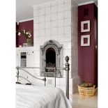 Kominek, który wygląda jak kaflowy piec.