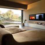 Kominek Scenario obok telewizora? Dlaczego nie, jeśli są połączone stalową obudową, mcz