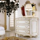 Komoda Barocchina ma wymiary 134 x 57 x 108 cm. Cena - 13 100 zł. PATT MEBEL