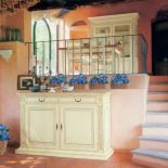 Komoda Glamour z drewna orzechowego kosztuje 9800 zł. TONIN CASA