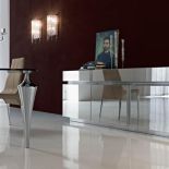 Komoda-lustro Prisma zadebiutowała na tegorocznych targach w Mediolanie. Kosztuje 18 000 zł. CATTELAN ITALIA