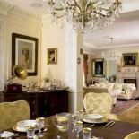 Komplet stołowy w stylu chippendale.