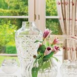 kompozycje kwiatowe w wazonach