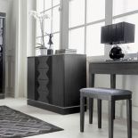 Konsola Classic z frezowaną szufladą. Projekt: Mariusz Małecki Ziben. Cena – 649 zł. VOX INDUSTRIE