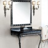 Konsola Terme, wykończona czernionym srebrem z blatem z czarnego marmuru, z lustrem w ramie z czernionego srebra oraz