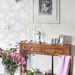 Konsolę zrobiła firma stolarska Euro-stol Piotr Kowalski i Piotr Gomółka.