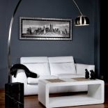 Konstrukcja z nierdzewnej stali i marmuru, wykończenia: satyna, nikiel oraz czerń, 907 zł. LUERROro