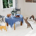 Koty i psy najróżniejszych ras. Świat z papier-mâché