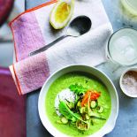 Krem z surowej cukinii z pistacjami.