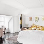 Kristine lubi perskie dywany i dywaniki. Jeden z nich położyła na podłodze w sypialni. Jedwabne francuskie poduszki kupiła na