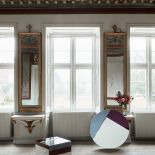 Stolik z luster i lustro w stylistyce lat 80.