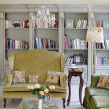 Kryształowe żyrandole Agnieszka znalazła w sklepiku na prowincji.