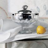 Kryształowy puchar na kawior ze srebrną pokrywką (8050 zł). Robbe Berking. ROSENTHAL