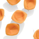 Krzesła Bird i Diamond projektu Harry’ego Bertoi, oba z 1952 r.