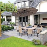 Krzesła Genewa, 1845 zł stół Siena, 7301 zł parasol Rodi, 11 176 zł, Decolor Home Garden