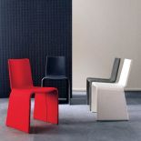 Krzesło Eleonora całe w skórze, firma Porada. Od 495 euro. STUDIO ITALIA