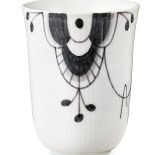 Kubek Black Fluted Mega. Porcelana Royal Copenhagen