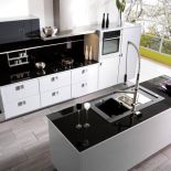 Kuchenne szafki z oryginalnymi uchwytami wyglądają jak komoda. Kolekcja Sicilia. MEBEL RUST