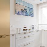 narożna biała kuchnia