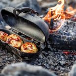 żeliwny garnek do pieczenia ziemniaków