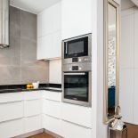 Kuchnia połączona z salonem. Jak we francuskiej kamienicy