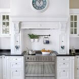 Kuchnia w stylu angielskim. Rodzina czeka pierwszej gwiazdki