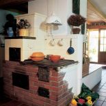 Kuchnia węglowa jest praktyczna i nadaje wnętrzu rustykalnego klimatu,