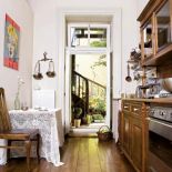 Kuchnia wygląda jak odziedziczona po babci.