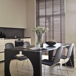 Kuchnia ze stołem LAGERFORM. Zdjęcie: Piotr Gęsicki