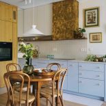 kuchnia narożna w mieszkaniu w bloku