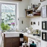 Kuchnię sklecił ze starych mebli. Nowe są tylko mechanizmy. Ewa na Bartyckiej znalazła włoskie kremowe