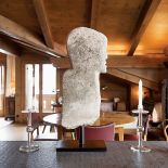 Kuchnie strzeże rzeźba indonezyjskiego ducha opiekuńczego.