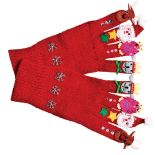 Kukiełkowy teatrzyk i wełniana ochrona na zmarznięte ręce.