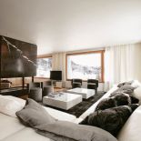 Kultowa sofa Miami marki Rugiano ok. 18 300 euro (jeśli jest ze skóry). PATT MEBEL