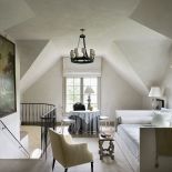 Kute żyrandole wiszą w całym domu. Styl prowansalski: europejska willa w Ameryce