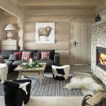 Łaciate pufy ze sklepu IKEA. Willa Miodula pod Tatrami