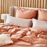 lamele za łóżkiem w sypialni