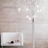 Lampa stojąca z kolekcji Zashi ? do wyboru też kinkiety i żyrandole. AURELIANO TOSO