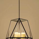 Lampa wisząca z wiecznymi świecami. Projekt - Kevin Reilly.